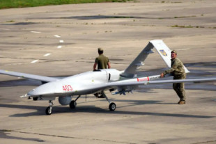 Los drones Bayraktar TB2 fueron aclamados como la salvación de Ucrania y el futuro de la guerra: un año después, prácticamente han desaparecido
