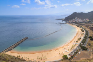 Hace medio siglo Canarias creó una playa artificial para atraer turismo. Sin saberlo montó un santuario para tiburones ángel