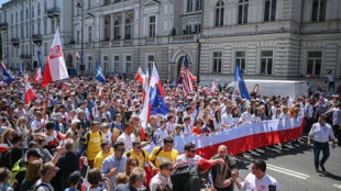 Protesta multitudinaria en Varsovia contra el gobierno: “Llevan ocho años destrozando nuestras libertades y derechos