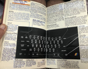 El curioso caso del libro ZX Spectrum + User Guide traducido de forma artesanal