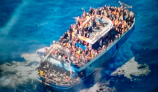 Grecia teme que en la bodega del barco de migrantes hubiera cientos de mujeres y niños