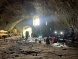 Arqueólogos descubren raras evidencias de los primeros Homo sapiens en Gran Bretaña, en una cueva bajo un castillo galés