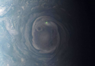 Juno busca atrapar rayos en directo en Júpiter