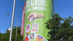 Vox despliega una lona en Madrid contra el feminismo, el movimiento LGTBIQ+ y la Agenda 2030