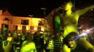"Me ponía la camiseta o me iba esposada": detienen el concierto de Rocío Saiz en el Orgullo de Murcia por mostrar los pechos