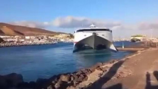 Un Fast Ferry de Armas colisiona contra el espigón del muelle de Morro Jable