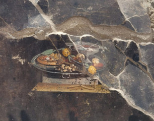 Encuentran en Pompeya un fresco de una naturaleza muerta con lo que puede ser el origen de la pizza