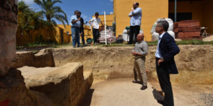 Construyen una piscina en una casa de Valencina y hallan un muro de adobe de 5.000 años de antigüedad
