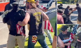 El  grupo de extrema derecha de Proud Boys agreden a otro grupo de neonazis que se querían unir a su protesta contra el desfile del Orgullo en Oregon (eng)