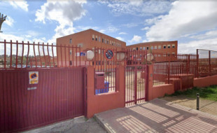 La madre de una de las niñas de 14 años agredidas sexualmente en un instituto de Madrid: "No quiere salir, está negada a todo, está mal"