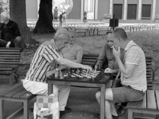 ¿Por qué los parques de Bulgaria están llenos de jugadores de ajedrez?