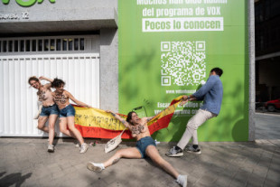 Femen protesta ante la sede de Vox
