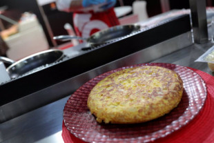Consumo advierte de varios casos de botulismo en tortilla de patata envasada de diferentes supermercados