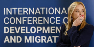 Meloni cambia su política migratoria: "Europa e Italia tienen necesidad de inmigrantes, es un deber ayudarles"