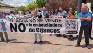 La Junta autoriza sin informe ambiental una embotelladora de agua junto a una laguna protegida en Granada