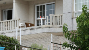 Cuatro jóvenes heridos, uno muy grave, al caerse de un balcón en Sanxenxo