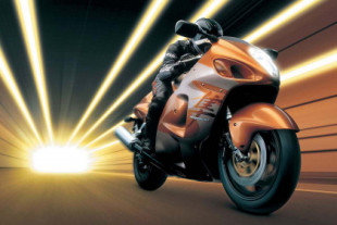 25 años de la Suzuki Hayabusa, la moto que corría más que el AVE