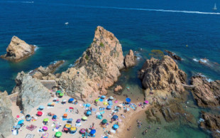 España recibe 37,5 millones de turistas internacionales hasta junio (un 28% más) que gastaron 46.000 millones