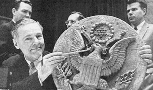 El microfono del sello: Cuando los soviéticos plantaron un microfono en el corazón de la residencia del embajador de EEUU
