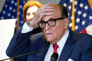 Rudolph Giuliani y Trump vendían indultos por $2 millones cada uno, afirma exasistente en una demanda