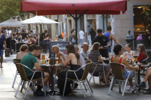 Prohibido cenar solo: restaurantes de Barcelona impiden sentarse sin acompañantes