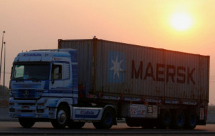 Maersk eleva las alarmas y pronostica una “contracción profunda” del comercio internacional