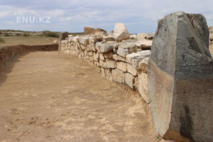 Los arqueólogos han descubierto una pirámide esteparia de gran tamaño de 4.000 años de antigüedad de la Edad del Bronce en Kazajstán (ENG)