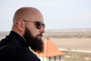 La familia y amigos del periodista encarcelado en Polonia acusa a Exteriores de trato de favor a Daniel Sancho