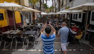 Cadiz: "Las terrazas ocupan lo que quieren sin control y no podemos dejar que la calle de La Palma acabe como Conil, Tarifa o Muñoz Arenillas"