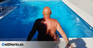 ¿Por qué tengo que llevar gorro en la piscina si soy calvo?”: el verano reaviva el debate sobre una norma “absurda”
