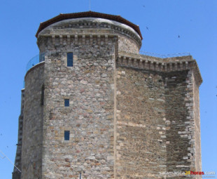 Patrimonio avisa: el Ayuntamiento de Alba no tiene autorización para colocar una bandera de 30 metros en el Castillo
