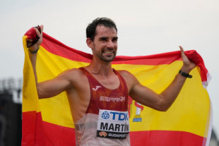 El atleta extremeño Álvaro Martín se impone en los 20 km marcha, prueba inaugural de los mundiales de Budapest, con una exhibición de poderío y estrategia