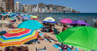Los españoles se endeudan para pagar las vacaciones: “Si no llegas a fin de mes, difícilmente puedes devolver un crédito”