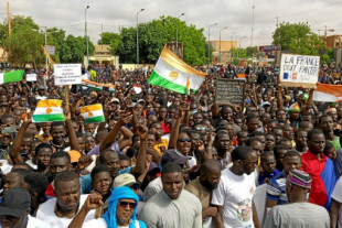 Intervención militar francesa en Níger: Argelia prohíbe el sobrevuelo de su territorio a aviones militares franceses, Marruecos lo autoriza en su territorio. (FR)