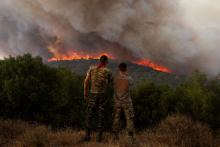 El incendio forestal más grande de Grecia jamás registrado en la UE y que no muestra signos de desaceleración [ENG]