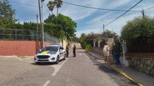 El policía jubilado atrincherado en Alzira mata a su exmujer y se suicida