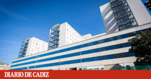 Denuncian el despido de un empleado de la cafetería del hospital Puerta del Mar de Cádiz por salirse de un grupo de Whatsapp