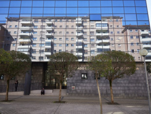 El TSJN confirma una condena de 4 años a la arrendadora de un piso que cambió la cerradura sin permiso del inquilino