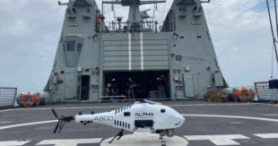 Alpha 900, el helicóptero español sin piloto que ya usa la Armada con la OTAN: preciso y versátil