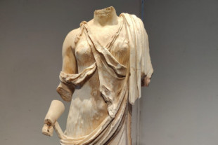 Descubren en Tusculum una 'excepcional' estatua femenina de mármol  de 2.000 años de antigüedad (ENG)