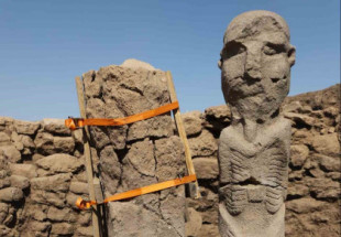 Nuevos descubrimientos en Göbekli Tepe y Karahantepe: una estatua humana con una expresión facial realista encontrada en Karahantepe ENG)