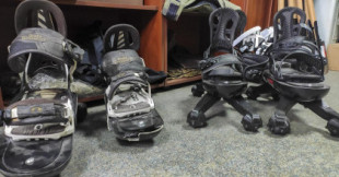 Ingenieros ucranianos diseñan y fabrican las botas "araña", contra las minas antipersona