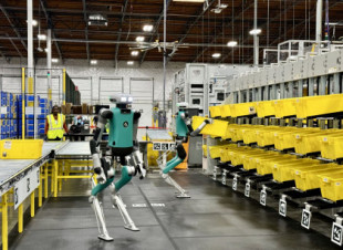 Así son los androides que Amazon prueba en su centro de robótica en Seattle