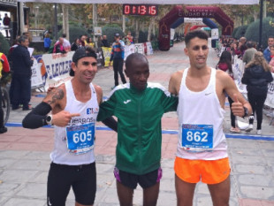 Un atleta español le entrega los 500 euros del triunfo en un medio maratón a un keniata al que le había arruinado la carrera la incompetencia de un juez