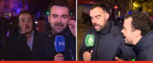 Un exaltado agrede a dos periodistas de laSexta y TVE en la manifestación de Ferraz