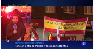 Pancarta en Ferraz: "La Constitución destruye la nación"