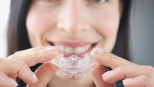 Los dentistas piden a Sanidad prohibir la venta directa al paciente de férulas para el bruxismo