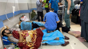 Israel ataca simultáneamente varios hospitales de Gaza dejando decenas de muertos, mientras cerca con tanques sus alrededores