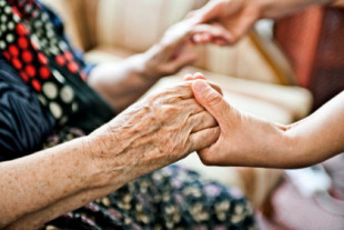 Visitar a tu abuela una vez al mes puede aumentar su esperanza de vida