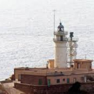 Faro de Cabo de Gata: entre leyendas de piratas, naufragios y sirenas